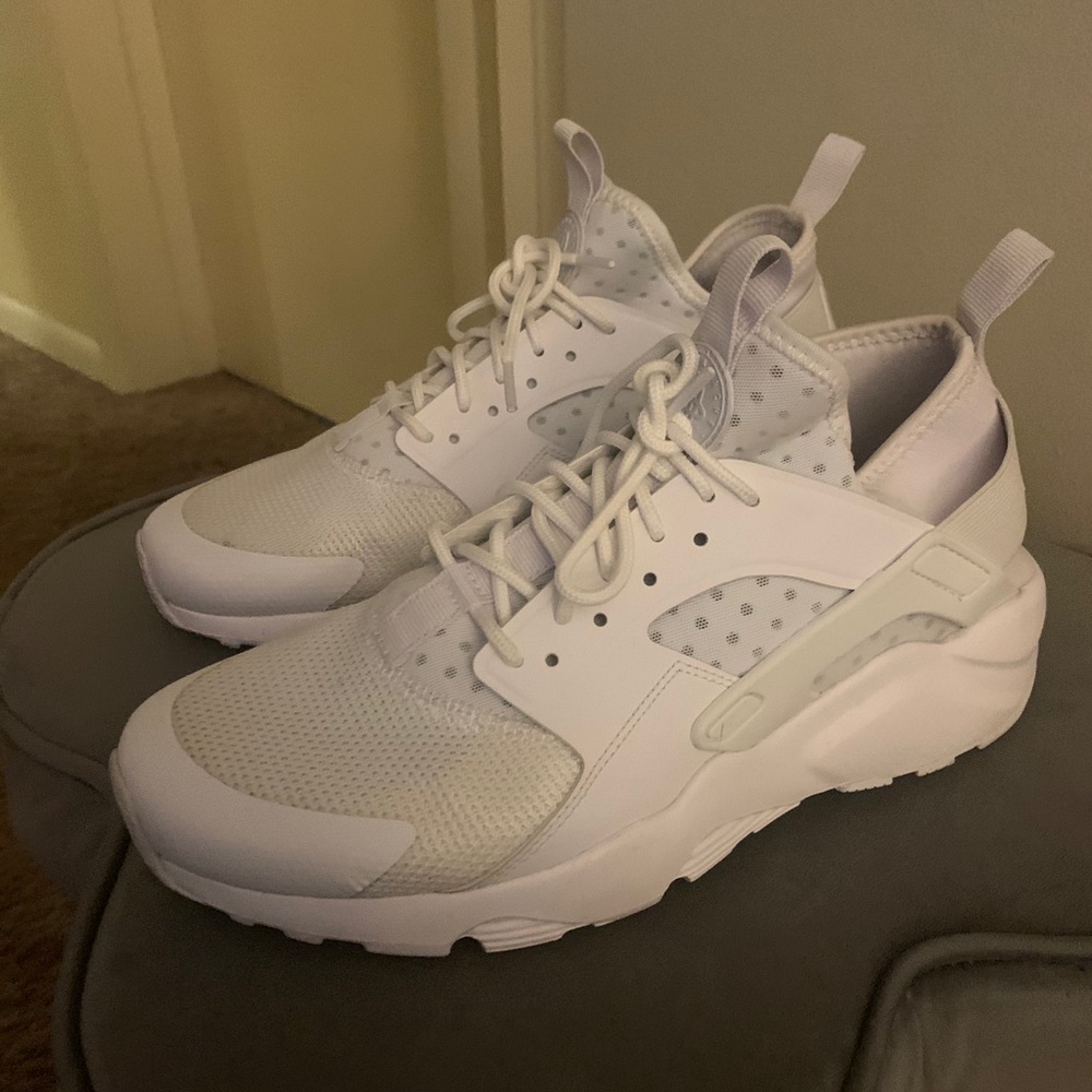 White Nike huaraches